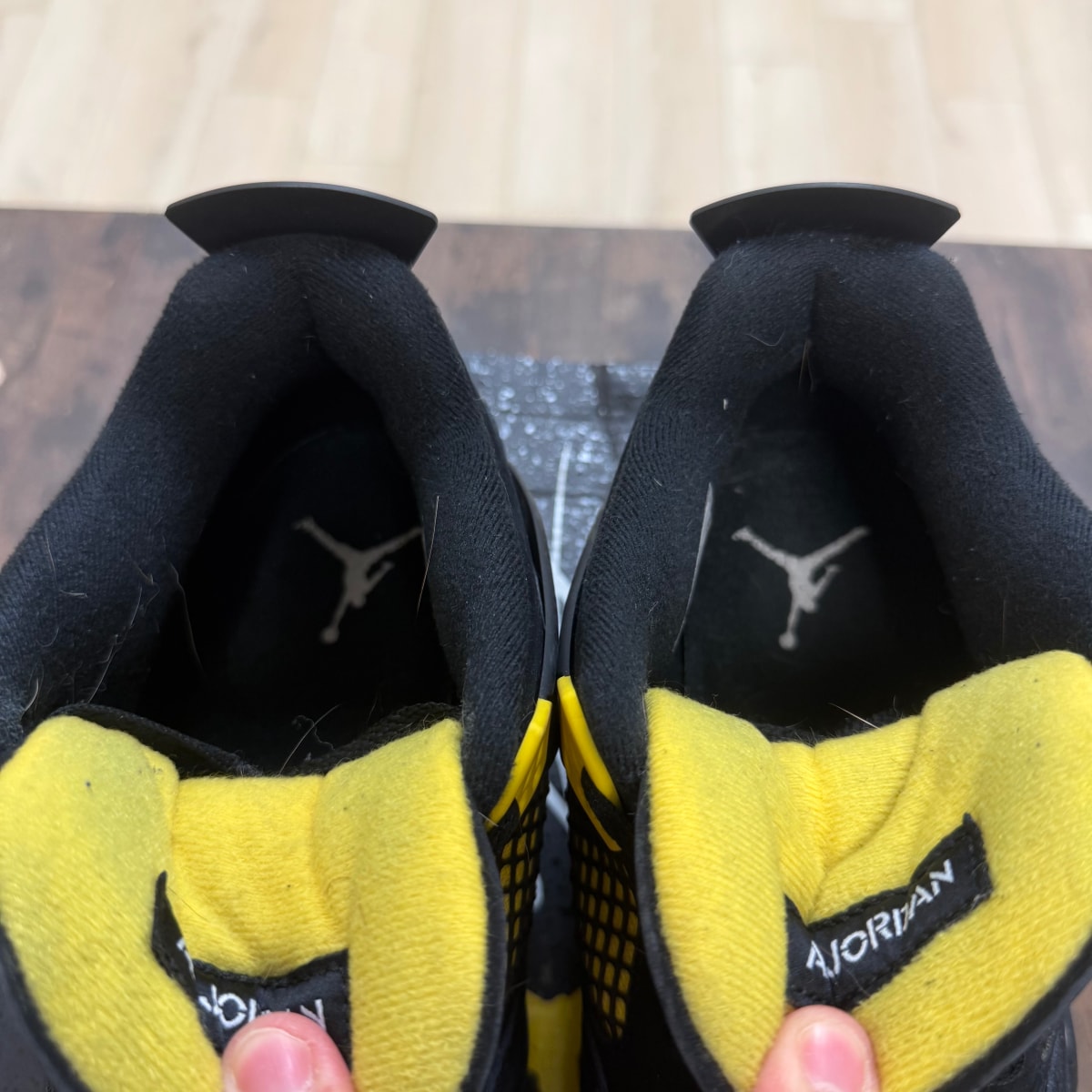 Jordan 4 Retro Thunder (2023) - Image 3