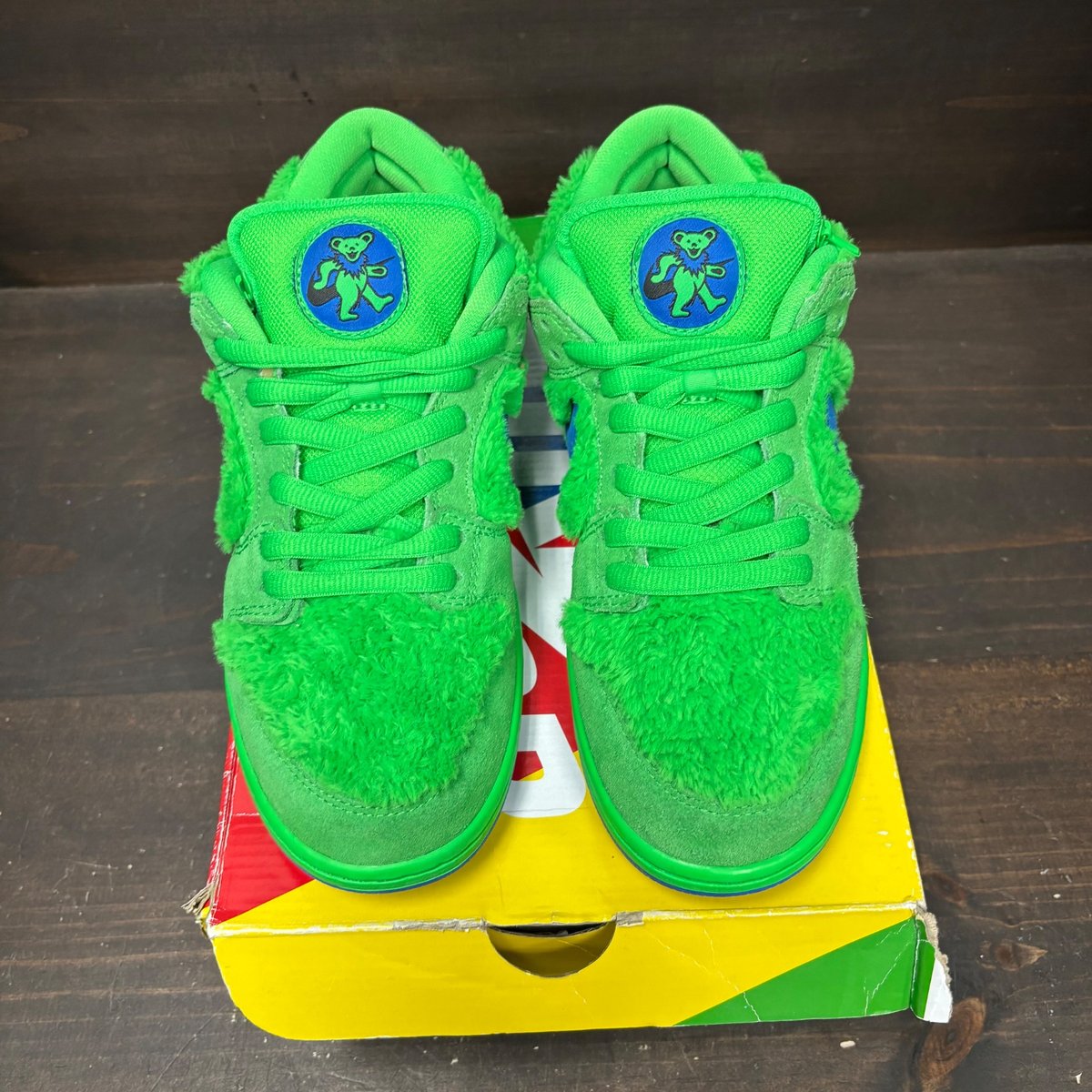 Nike SB Dunk Low Grateful Dead Bears Green Size 9.5 (Pre-Owned) - side