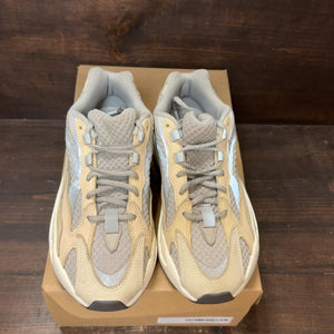 adidas Yeezy Boost 700 V2 Cream Size 7 (Pre-Owned) - tag