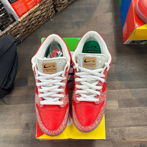 Nike SB Dunk Low Stingwater Magic Mushroom - Image 3