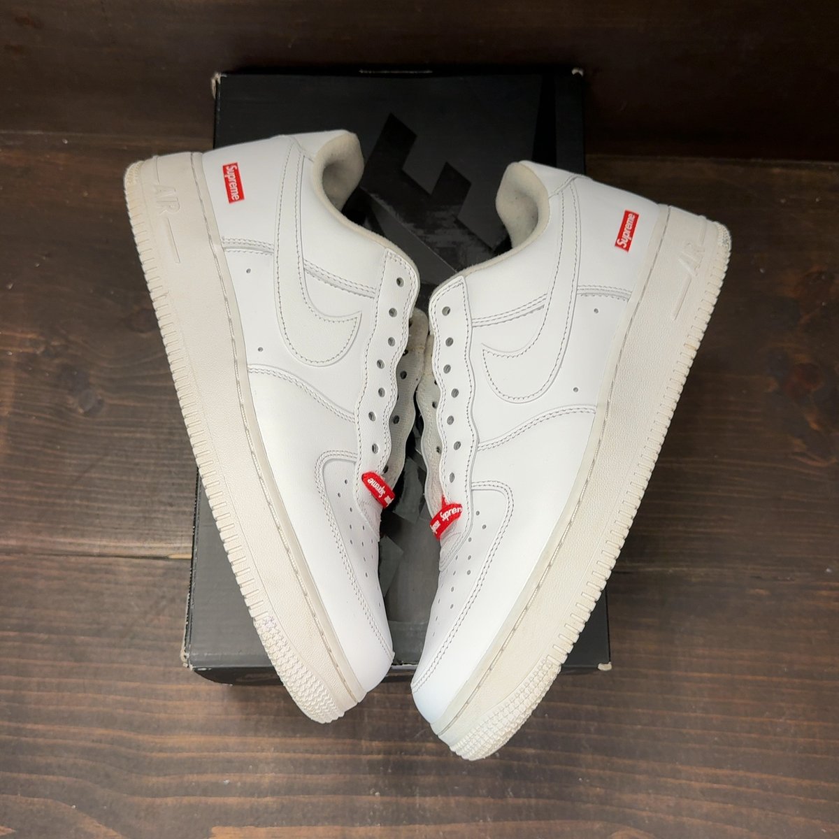 Nike Air Force 1 Low Supreme White Size 8 (Pre-Owned) - back