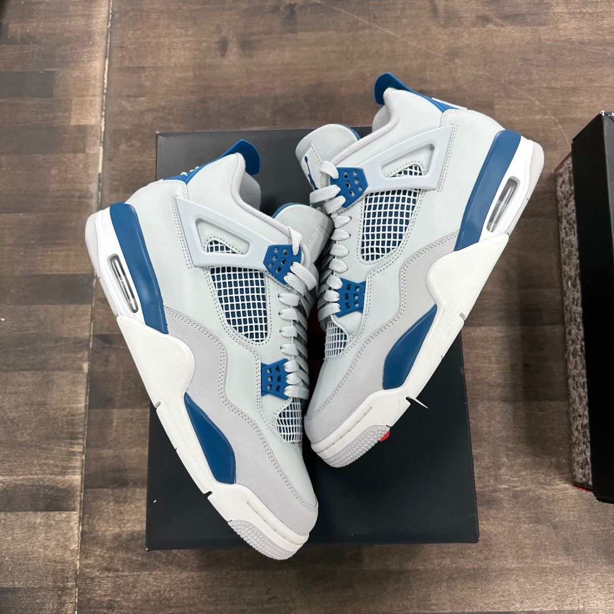 Jordan 4 Retro Military Blue (2024) - Image 1