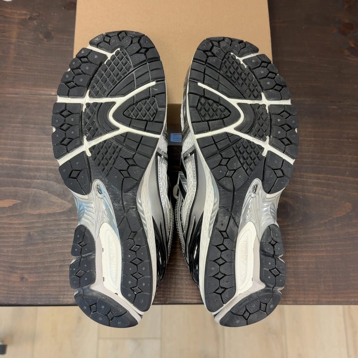New Balance 1906R Silver Black Size 11 (Pre-Owned) - aux