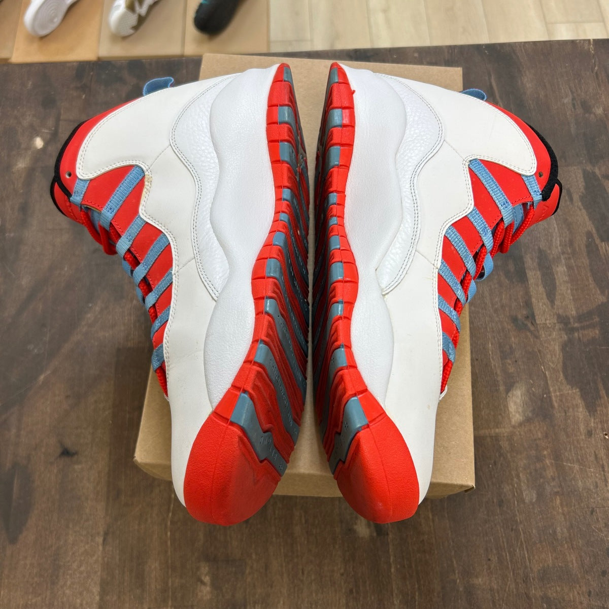 Jordan 10 Retro Chicago Flag Size 12 (Pre-Owned) - Image 3