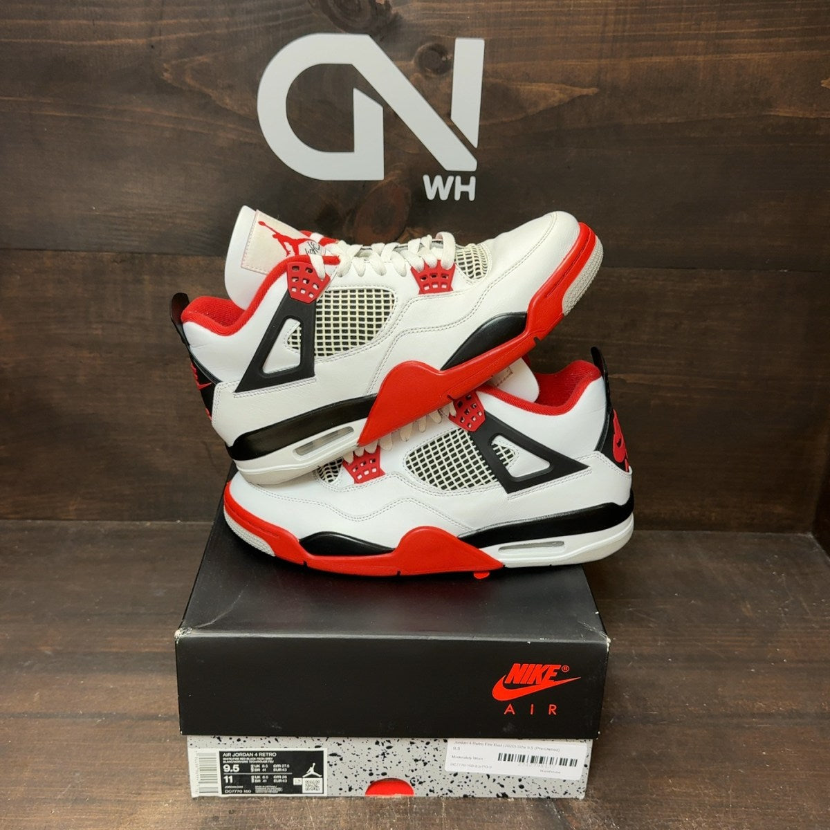 Jordan 4 Retro Fire Red (2020) Size 9.5 (Pre-Owned) - front