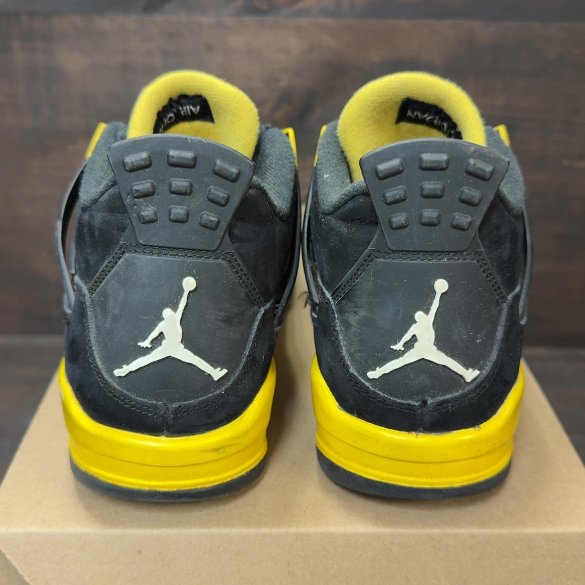 Jordan 4 Retro Thunder (2023) (GS) Size 6Y (Pre-Owned) - Image 5