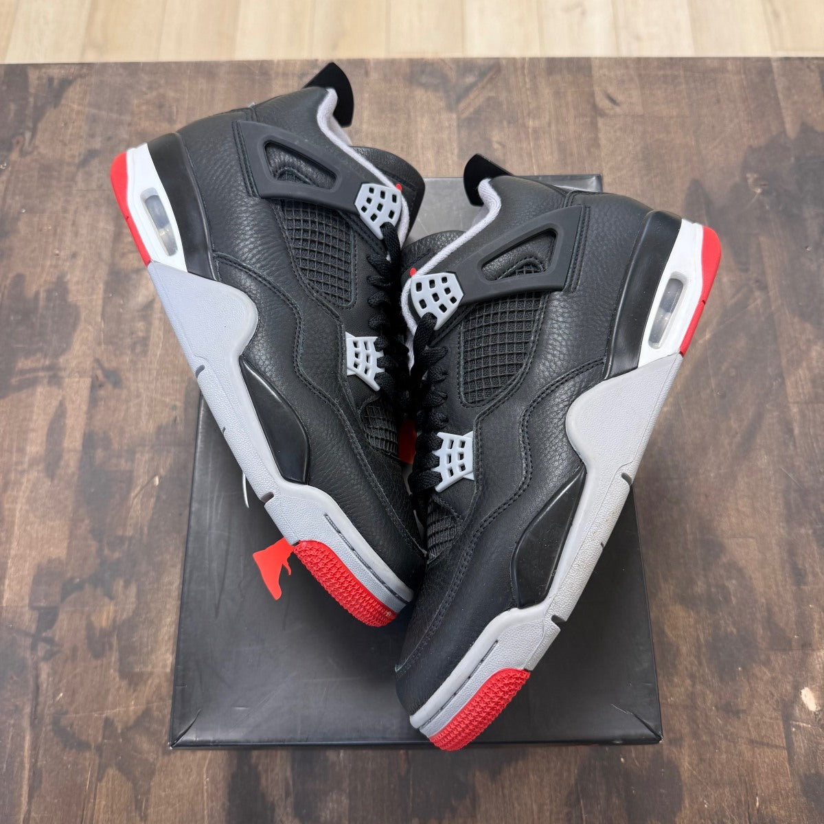 Jordan 4 Retro Bred Reimagined Size 9.5 (Pre-Owned) - Image 1