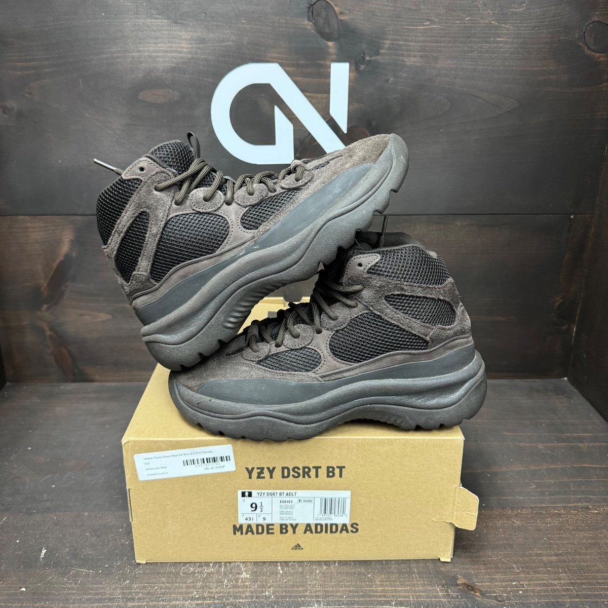 adidas Yeezy Desert Boot Oil Size 9.5 (Pre-Owned) - front