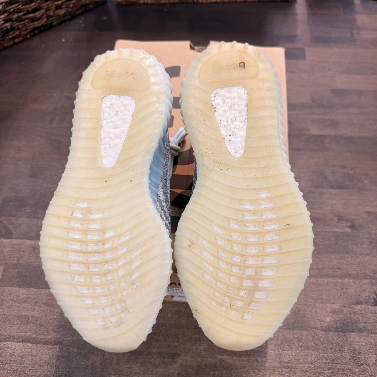 adidas Yeezy Boost 350 V2 Blue Tint Size 9 (Pre-Owned) - Image 5