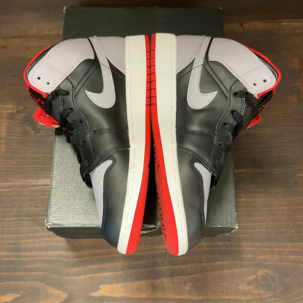 Jordan 1 Mid Bred Shadow (GS) - Image 4