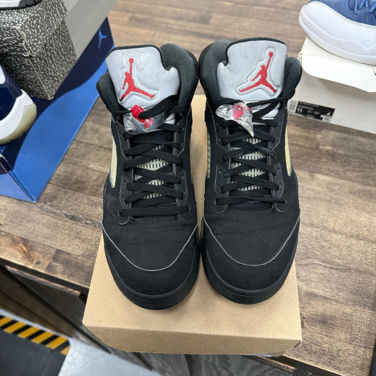Jordan 5 Retro Black Metallic (2016) Size 10.5 (Pre-Owned) - Image 2