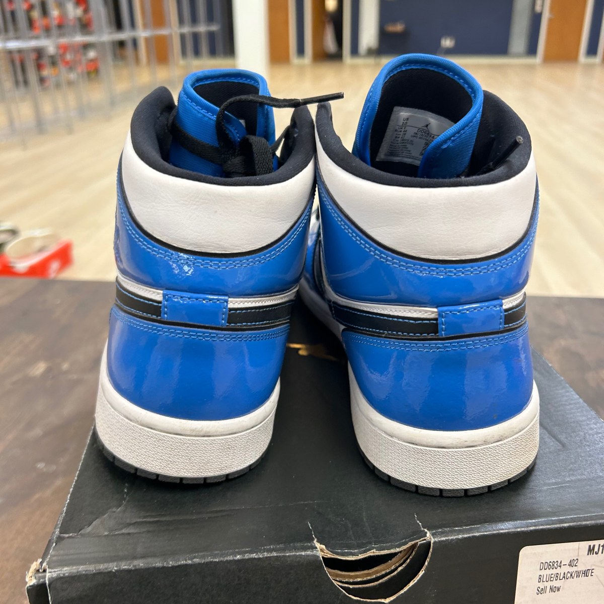 Jordan 1 Mid Signal Blue - Image 4