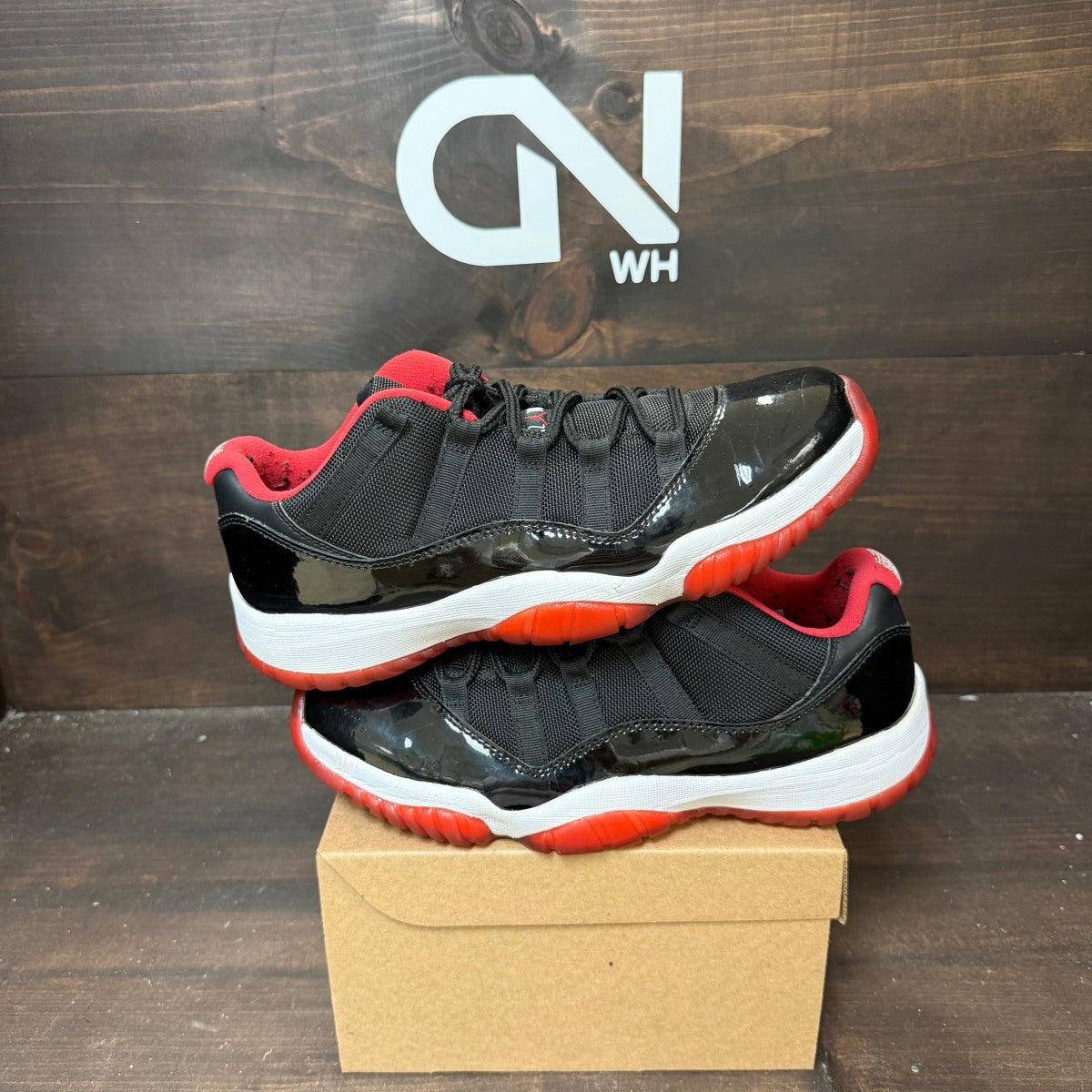 Jordan 11 Retro Low Bred (2015) Size 9 (Pre-Owned) - Image 1