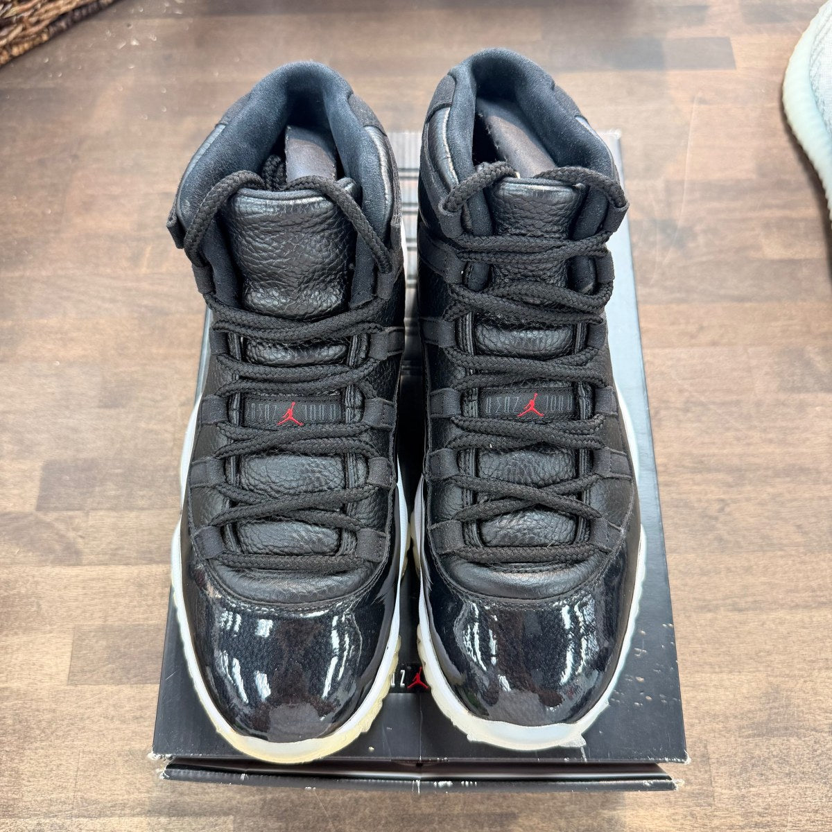 Jordan 11 Retro 72-10 Size 8 (Pre-Owned) - Image 2