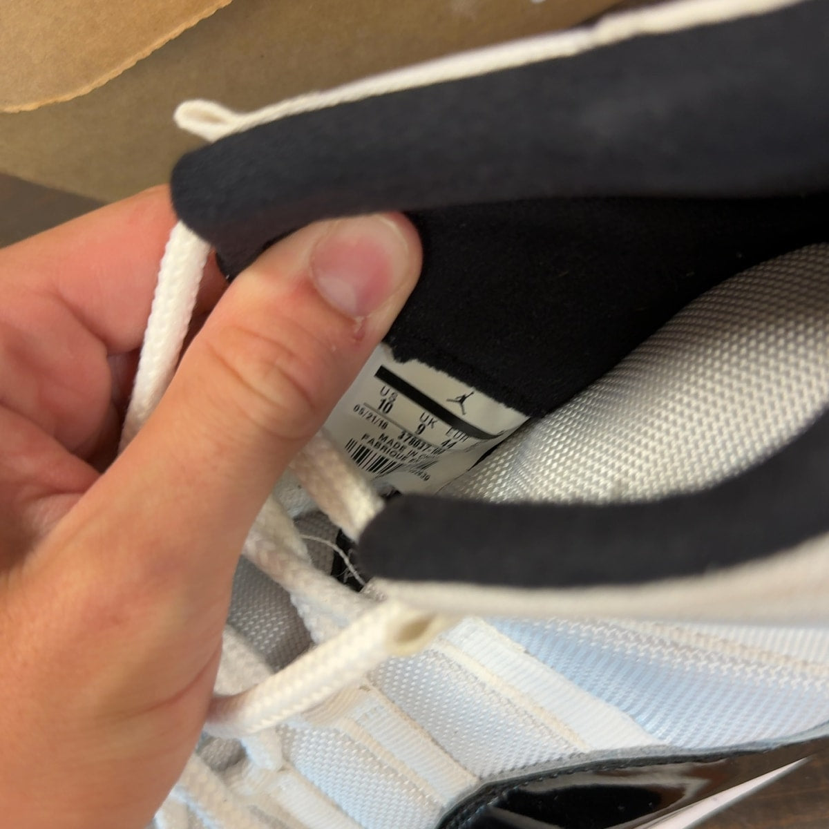 Jordan 11 Retro Concord (2018) Size 10 (Pre-Owned) - Image 7