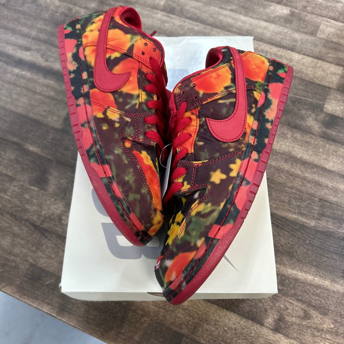 Nike SB Dunk Low The Wizard of Oz Poppy Field - Image 1