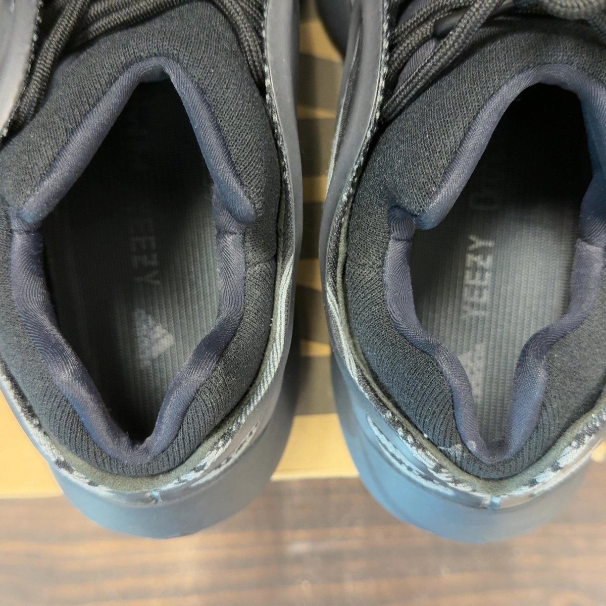 adidas Yeezy 700 V3 Alvah Size 9 (Pre-Owned) - aux