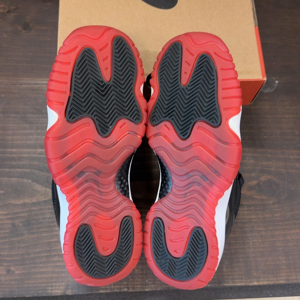 Jordan 11 Retro Low Bred (GS) (2025) - Image 9