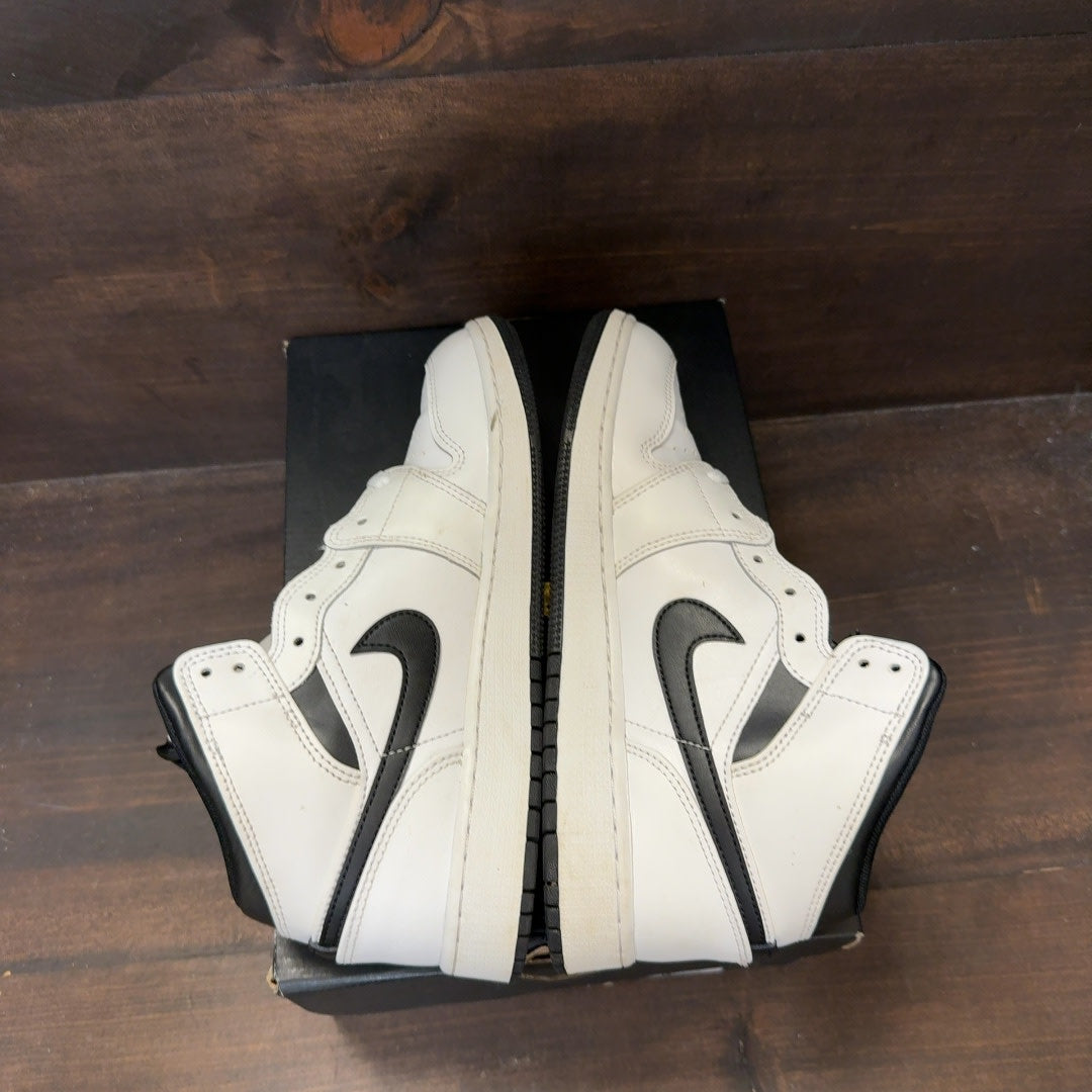Jordan 1 Mid Reverse Panda (GS) - Image 6