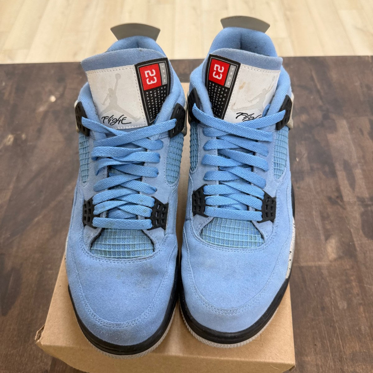 Jordan 4 Retro University Blue Size 10.5 (Pre-Owned) - Image 2