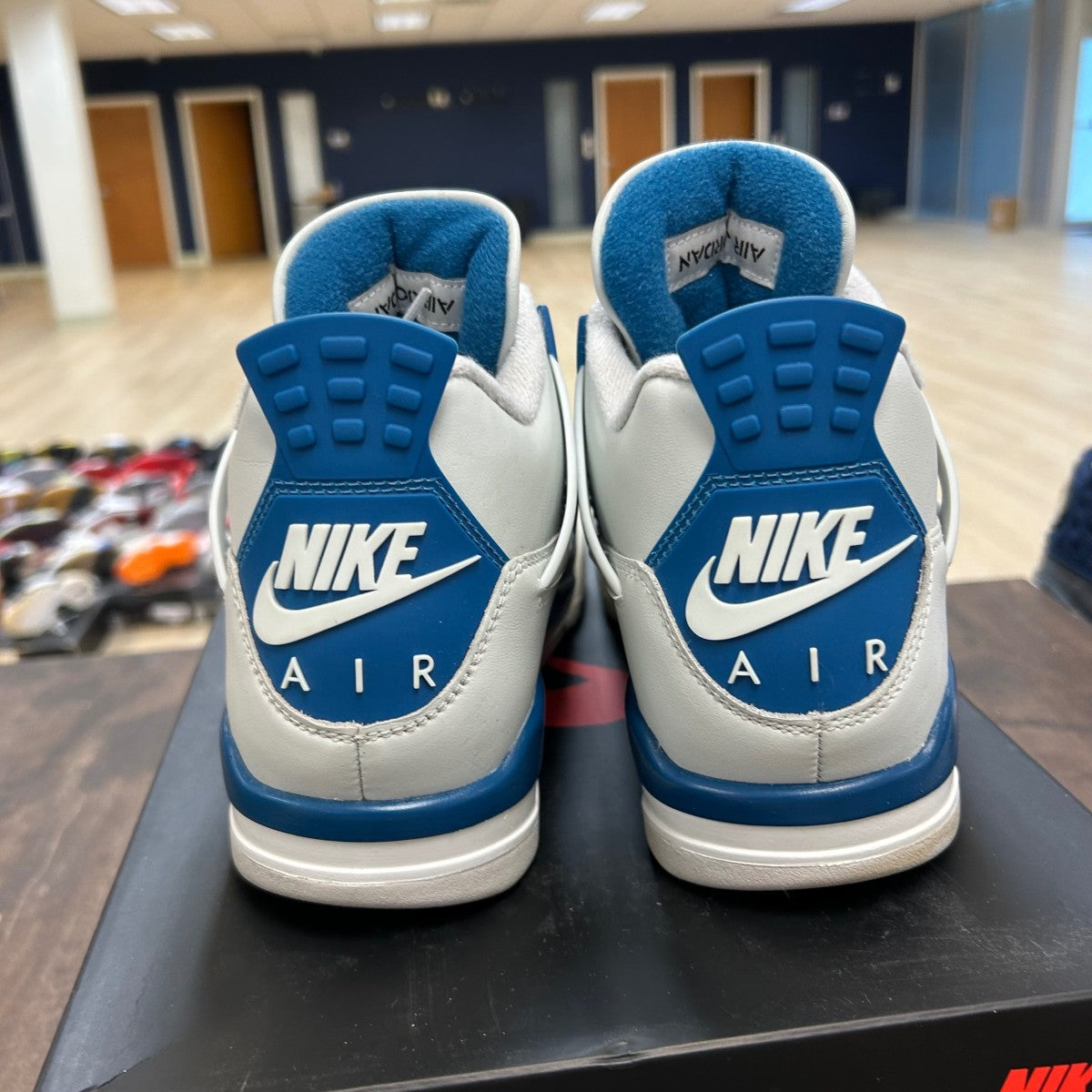 Jordan 4 Retro Military Blue (2024) - Image 4