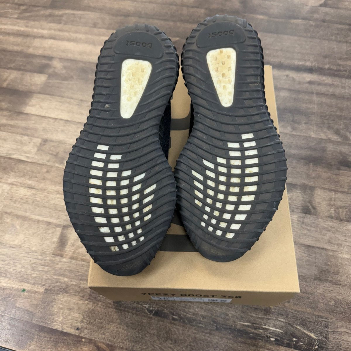 adidas Yeezy Boost 350 V2 Black Red Size 10 (Pre-Owned) - Image 5