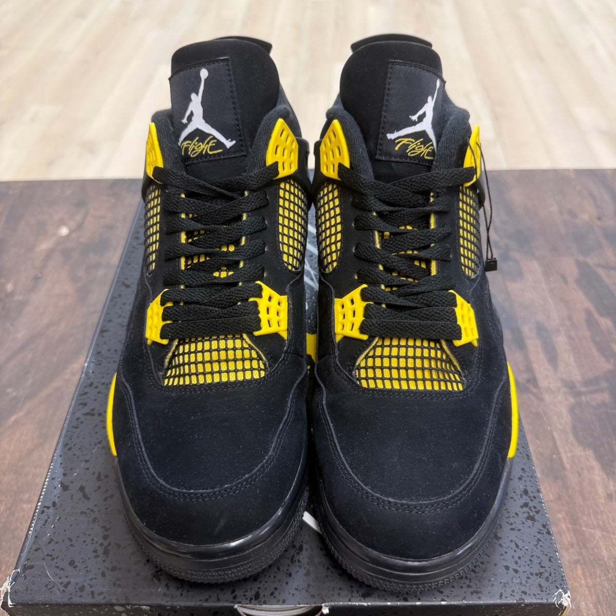 Jordan 4 Retro Thunder (2023) - Image 2