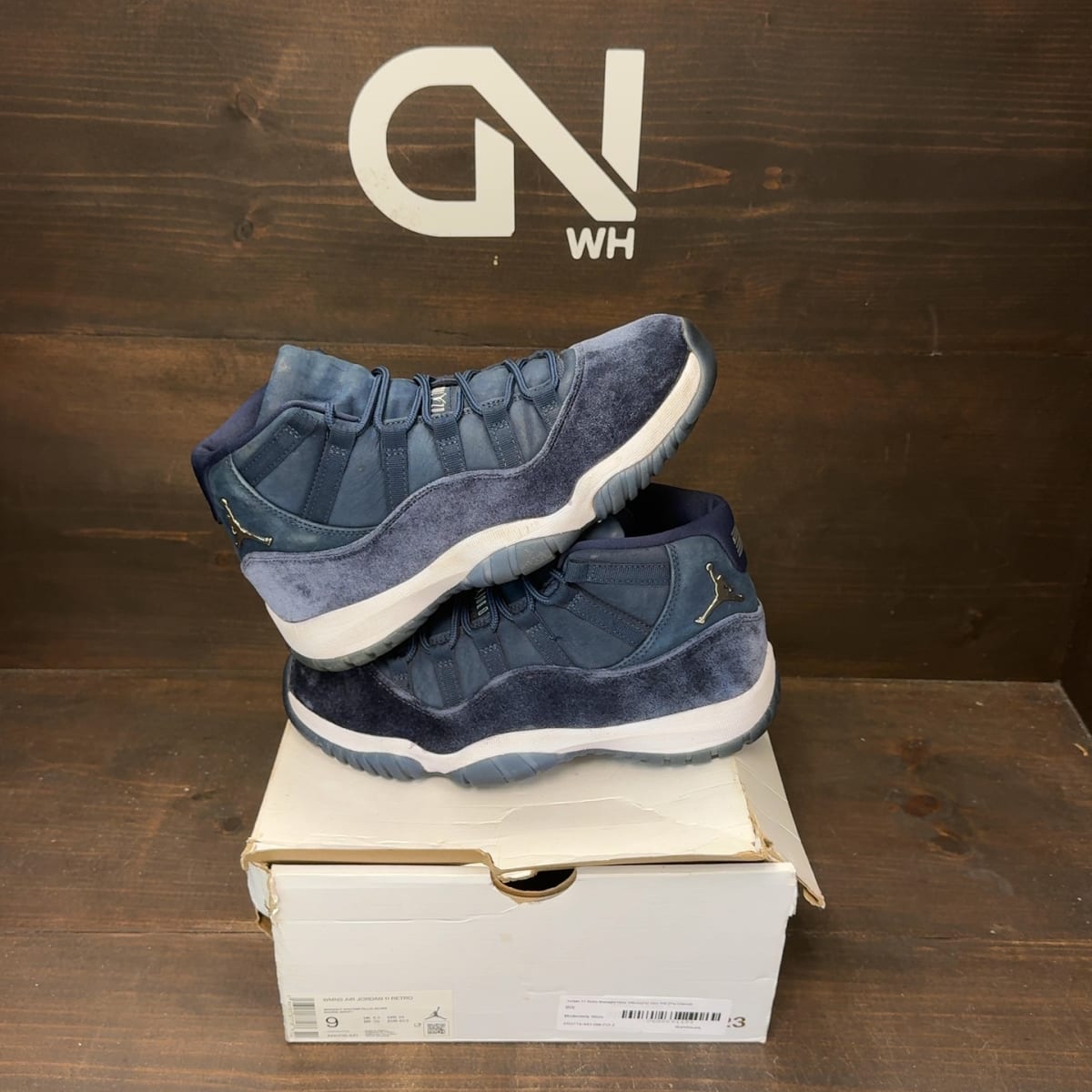 Jordan 11 Retro Midnight Navy (Women's) Size 9W (Pre-Owned) - front