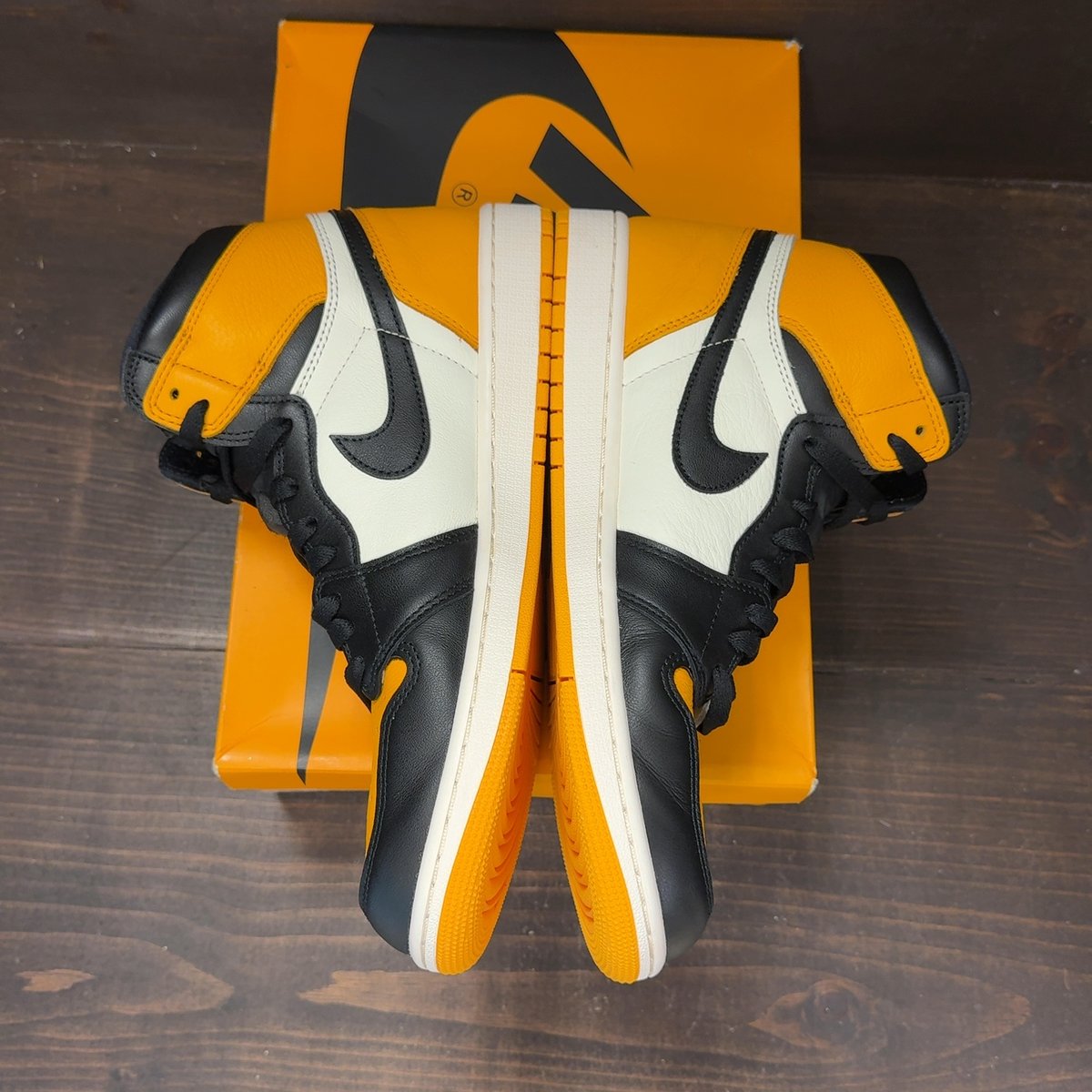 Jordan 1 Retro High OG Taxi Size 11 (Pre-Owned) - aux