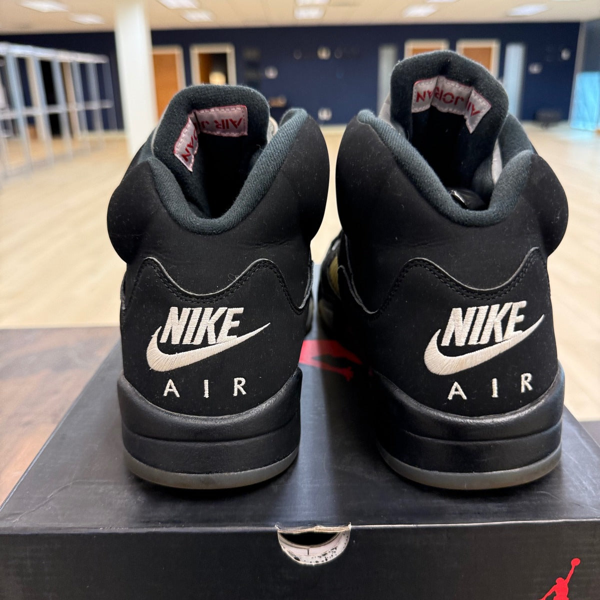 Jordan 5 Retro Black Metallic (2016) Size 13 (Pre-Owned)