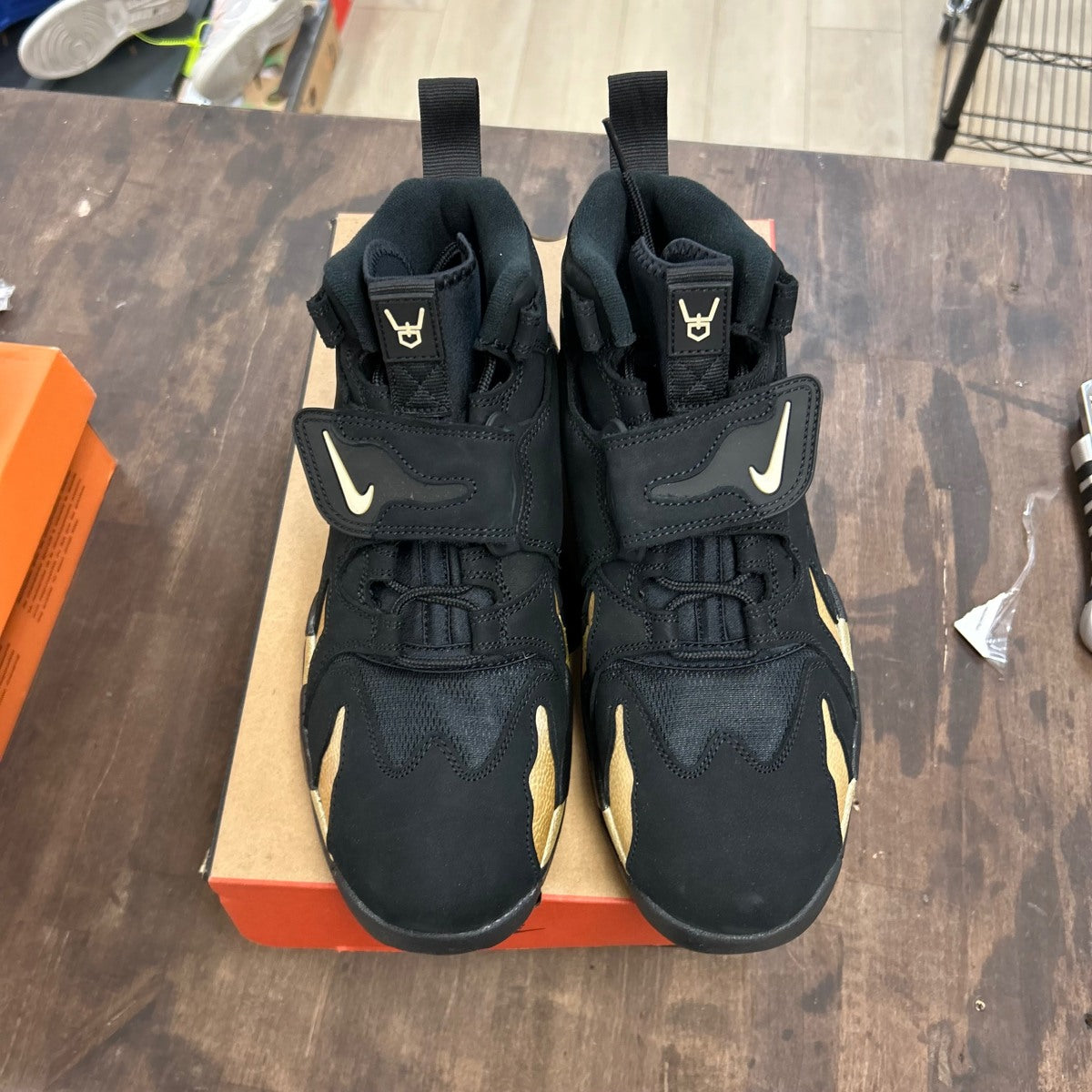 Nike Air DT Max '96 Black Vegas Gold Size 9 (Moderately Worn Pre-Owned) - back
