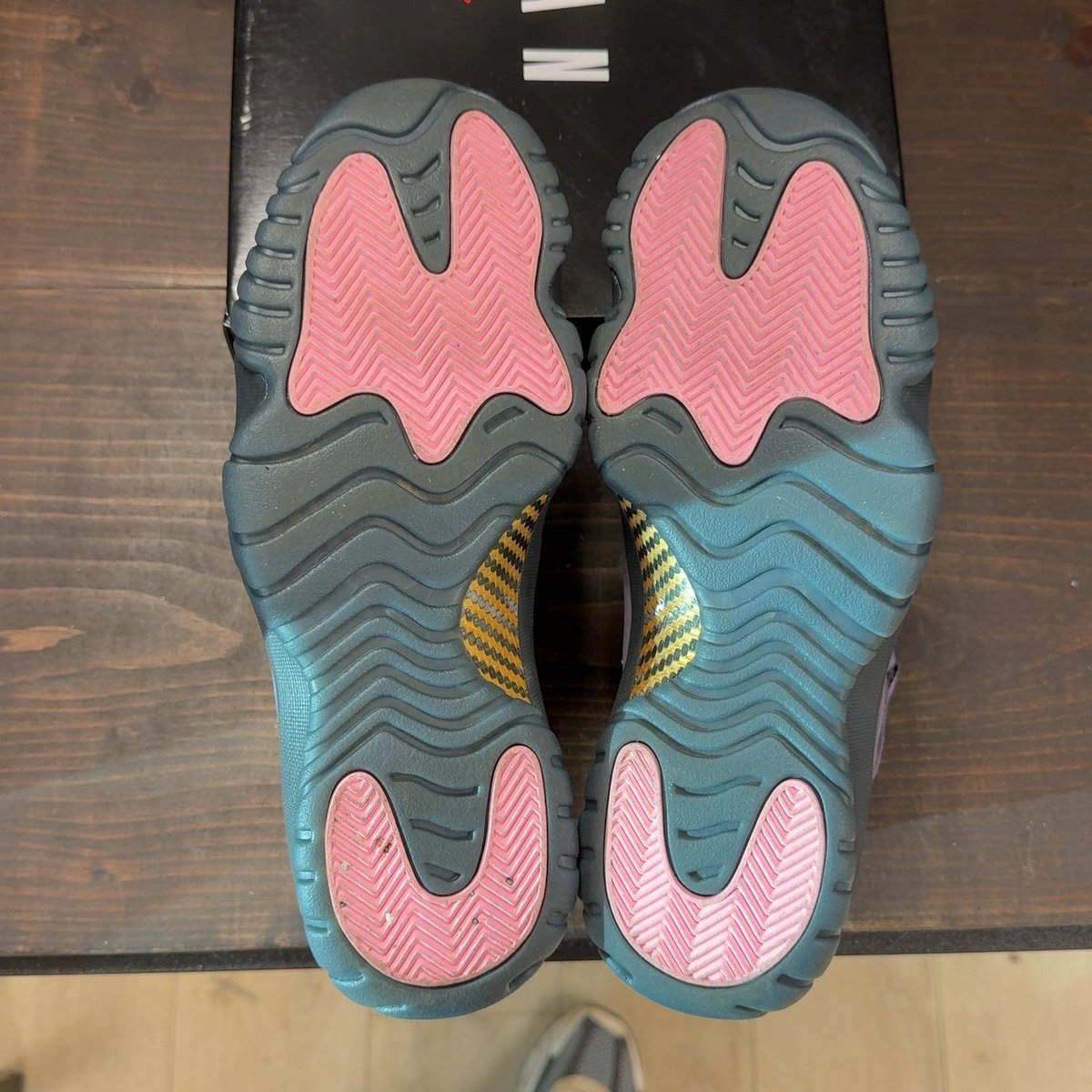 Jordan 11 Retro Mojave Size 9 (Pre-Owned) - aux