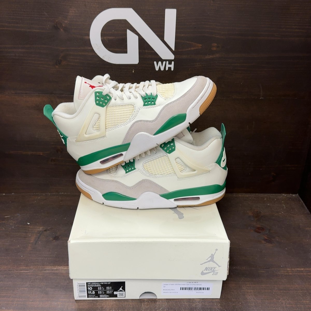 Jordan 4 Retro SB Pine Green Size 10 (Pre-Owned) - front
