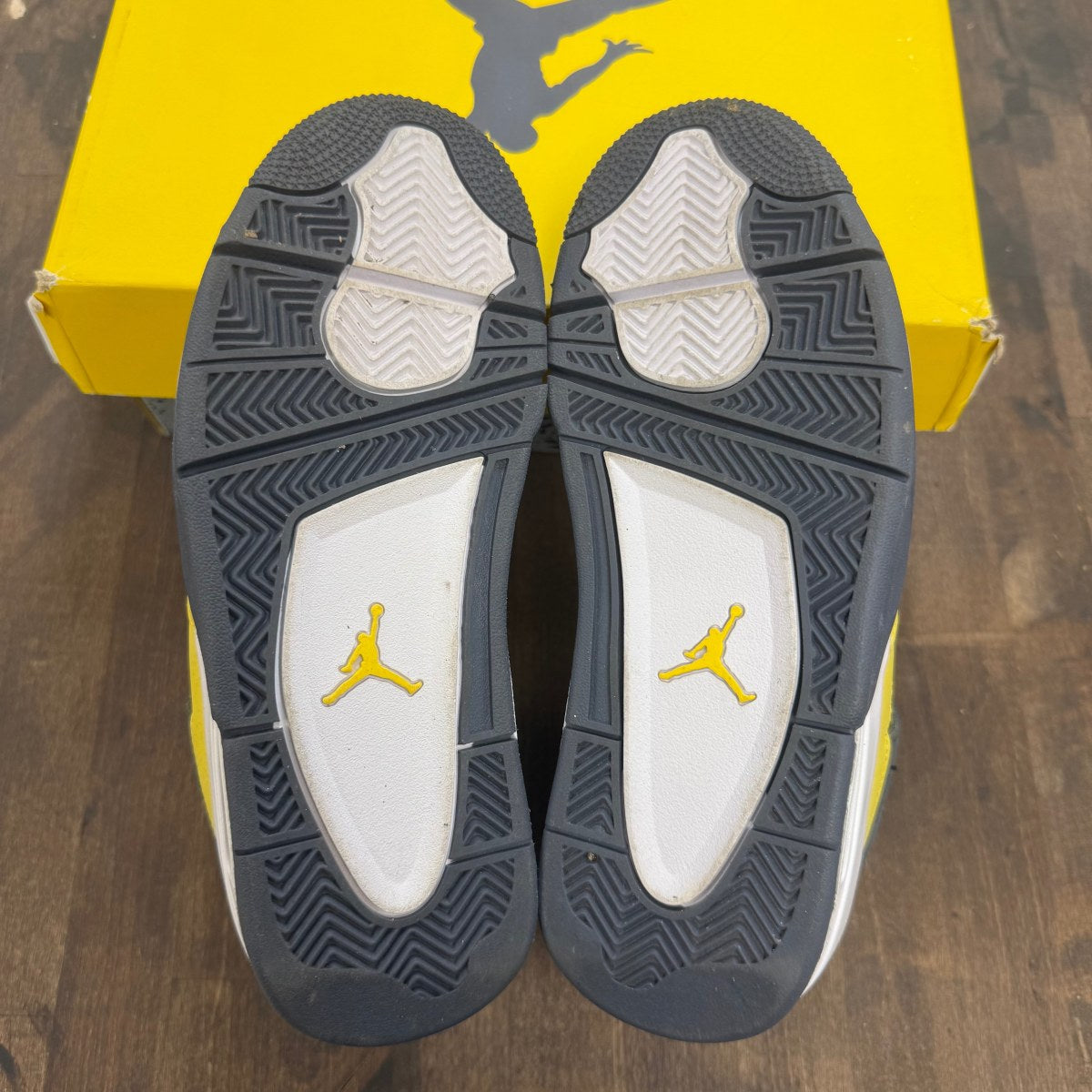 Jordan 4 Retro Lightning (2021) (GS) - Image 5