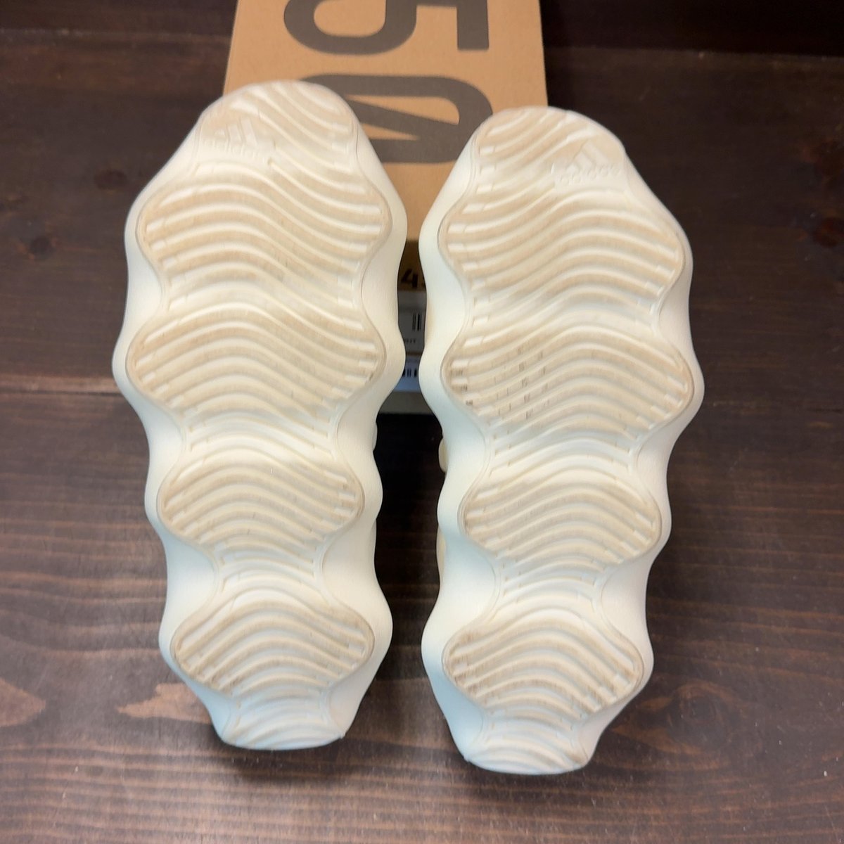 adidas Yeezy 450 Cloud White Size 6 (Pre-Owned) - aux