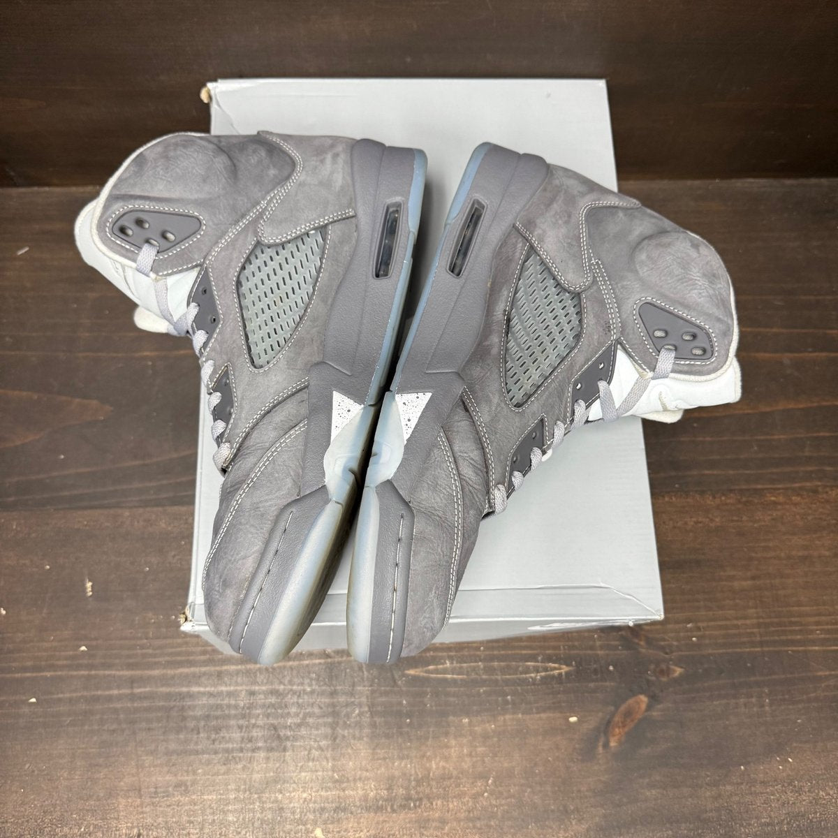 Jordan 5 Retro Wolf Grey (2026) Size 13 (Pre-Owned) - side