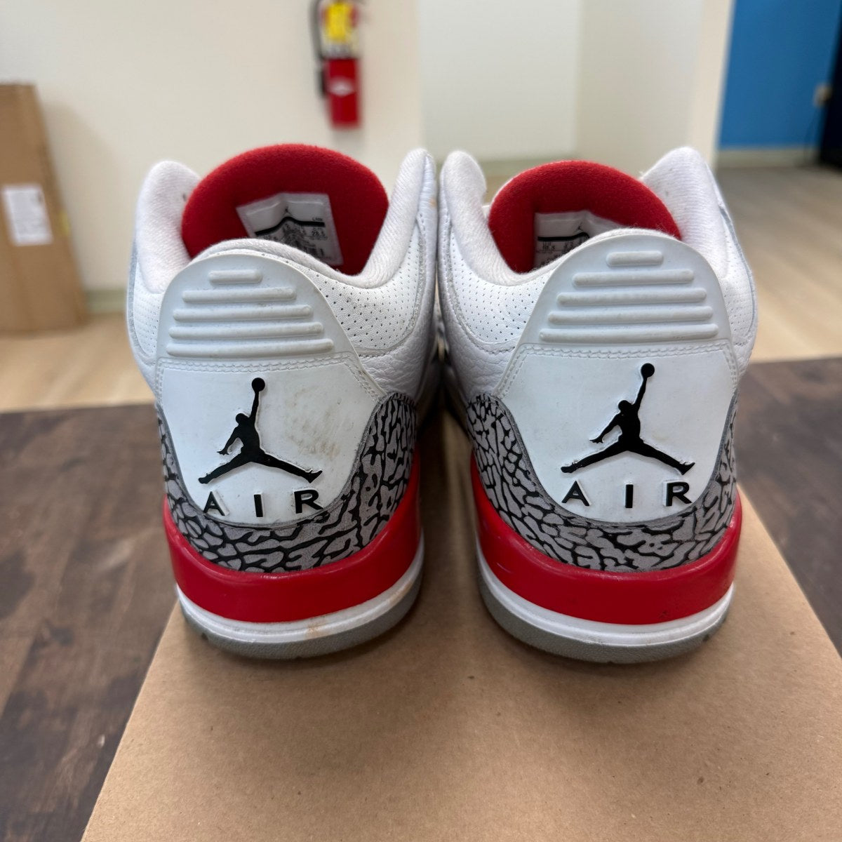 Jordan 3 Retro Hall of Fame Size 10.5 (Pre-Owned) - Image 3
