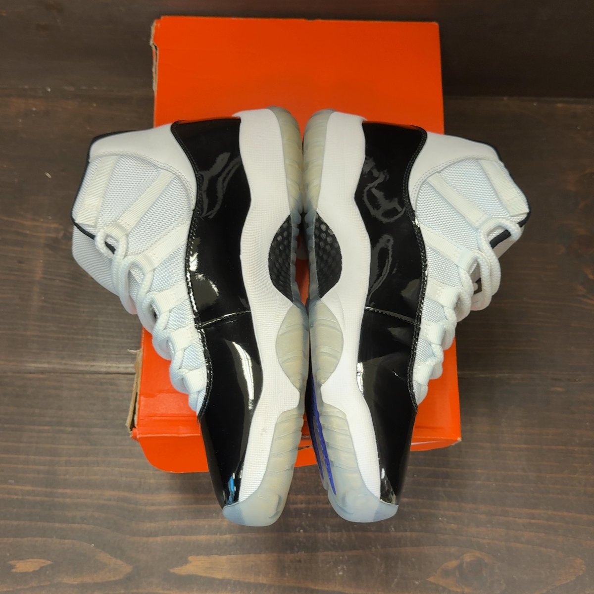 Jordan 11 Retro Concord (2018) Size 8.5 (Pre-Owned) - aux