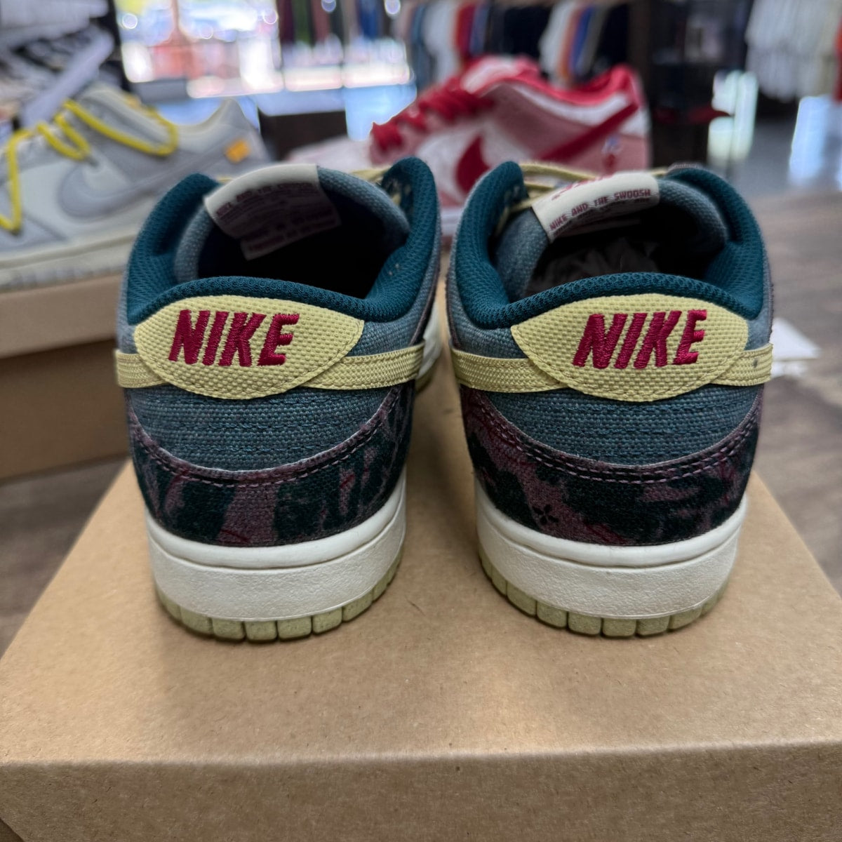 Nike Dunk Low Community Garden Size 6.5 (Pre-Owned) - Image 4