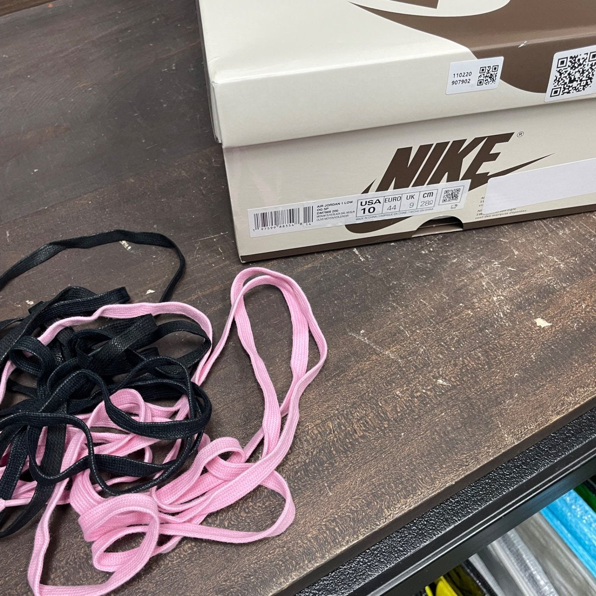 Jordan 1 Retro Low OG SP Travis Scott Medium Olive Size 10 (Pre-Owned) - box
