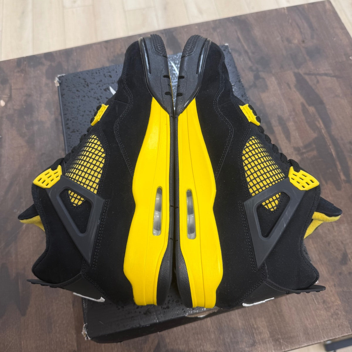Jordan 4 Retro Thunder (2023) - Image 4