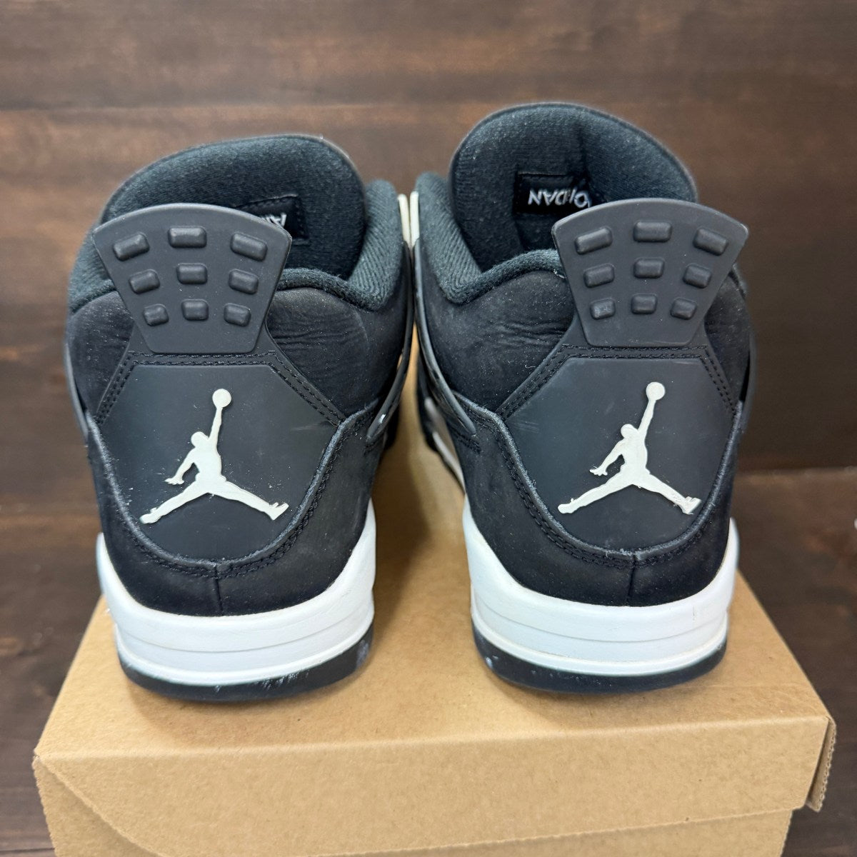Jordan 4 Retro White Thunder Size 7.5 (Pre-Owned) - Image 4