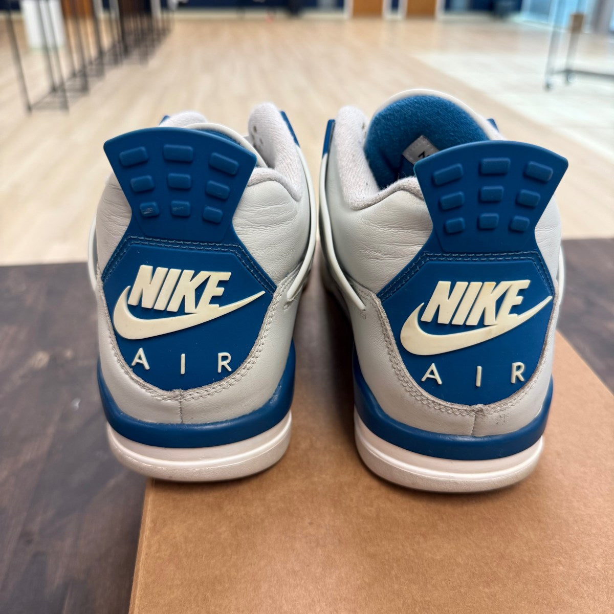 Jordan 4 Retro Military Blue (2024) Size 9 (Pre-Owned) - Image 3