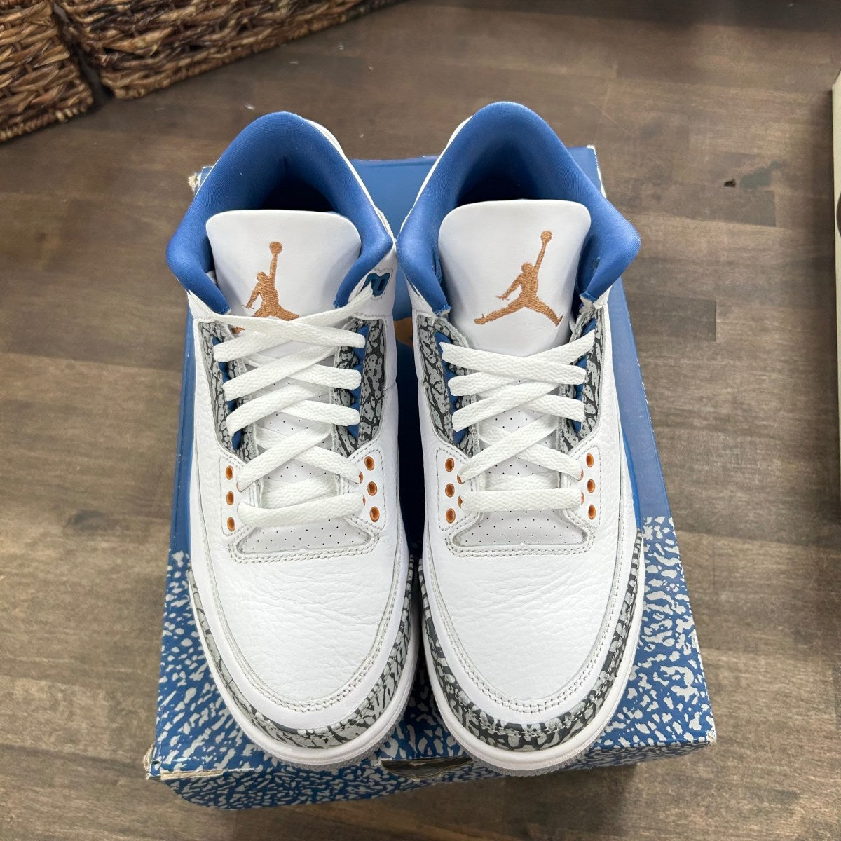 Jordan 3 Retro Wizards Size 7.5 (Pre-Owned) - Image 2