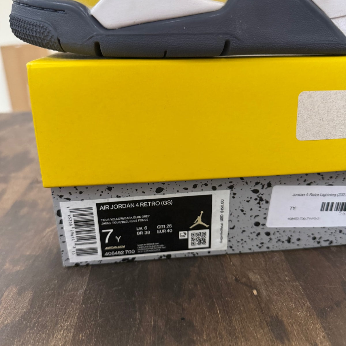 Jordan 4 Retro Lightning (2021) (GS) - Image 6