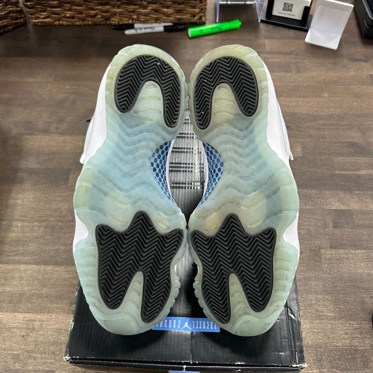 Jordan 11 Retro Legend Blue (2014) Size 9 (Pre-Owned) - Image 5