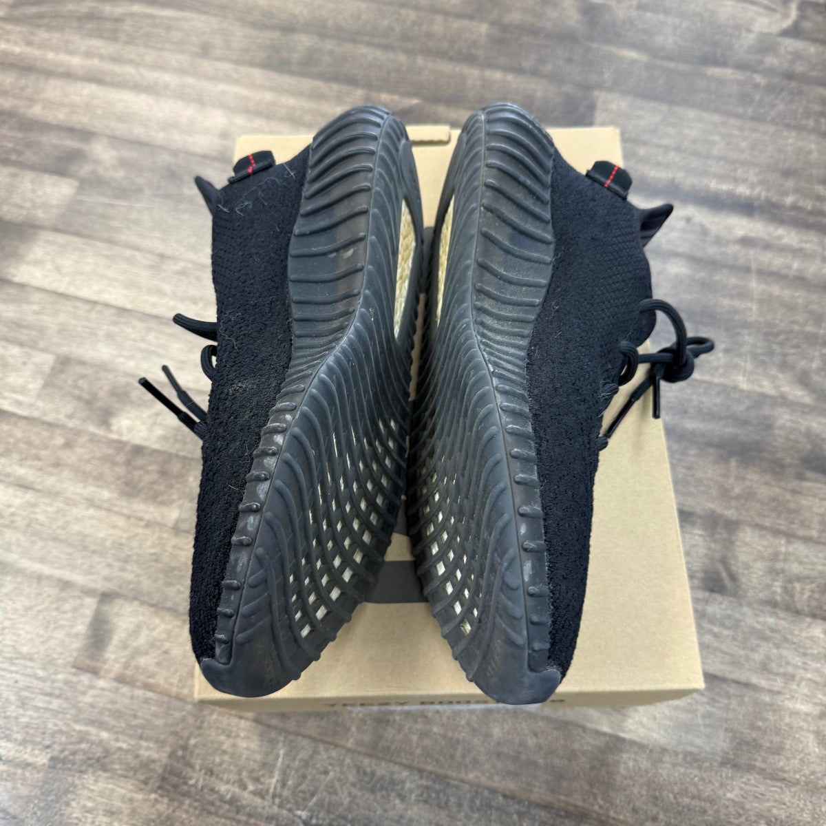 adidas Yeezy Boost 350 V2 Black Red Size 10 (Pre-Owned) - Image 3