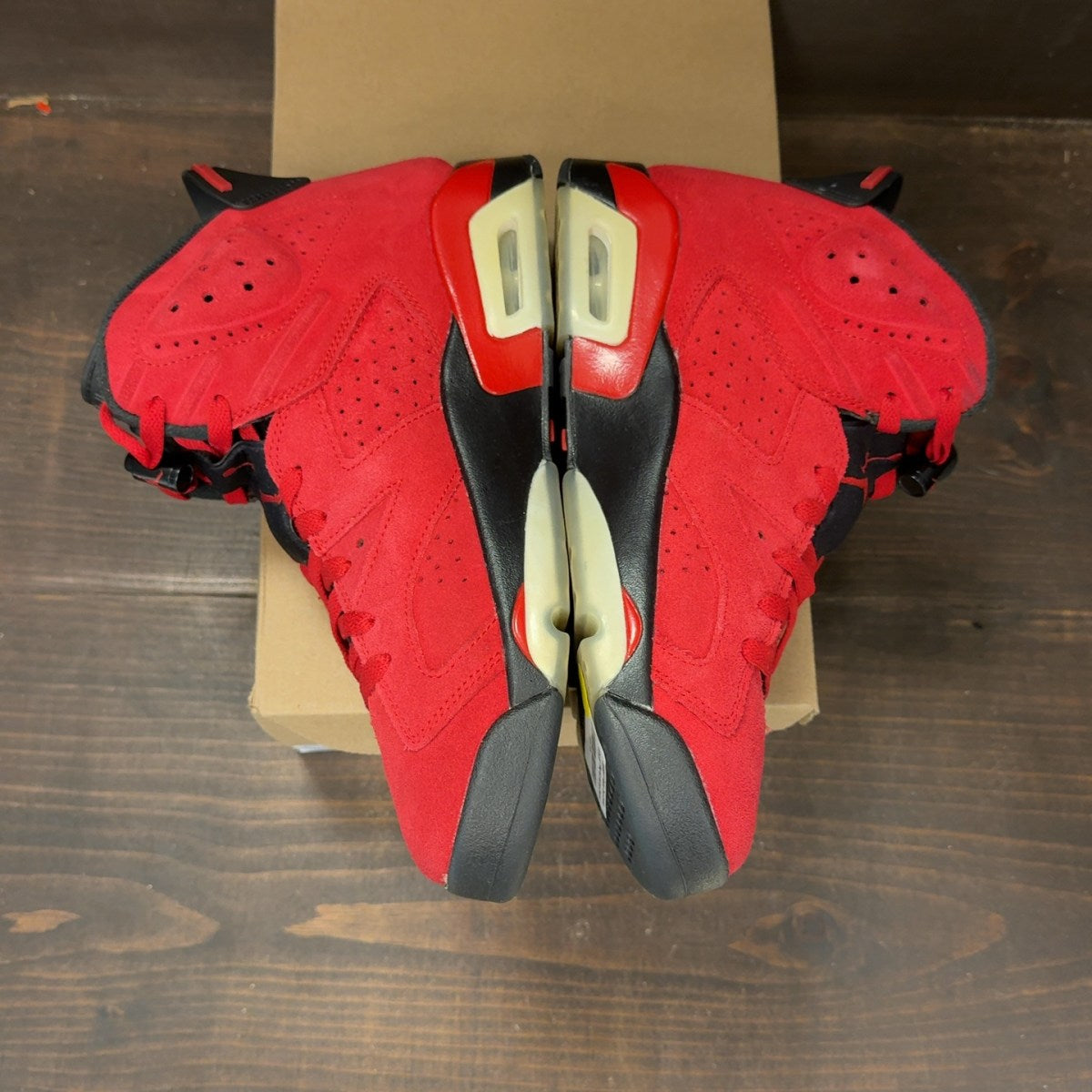 Jordan 6 Retro Toro Bravo Size 9 (Pre-Owned) - aux