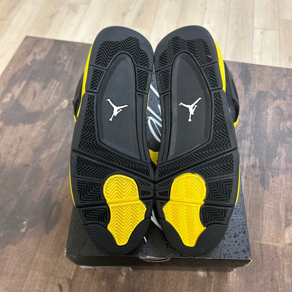 Jordan 4 Retro Thunder (2023) - Image 5