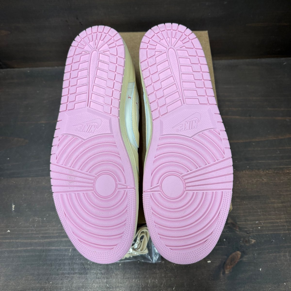 Jordan 1 Retro Low OG SP Travis Scott Shy Pink Size 12 - box
